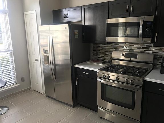 4th image of 913 Duckett Dr