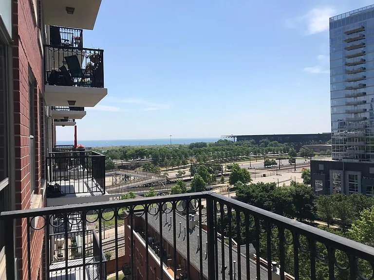 1717 S Prairie Ave #907 — Photo 3