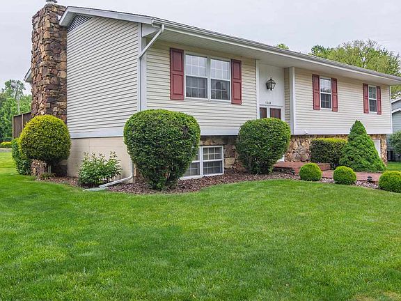 4th image of 1338 E Browning Ct
