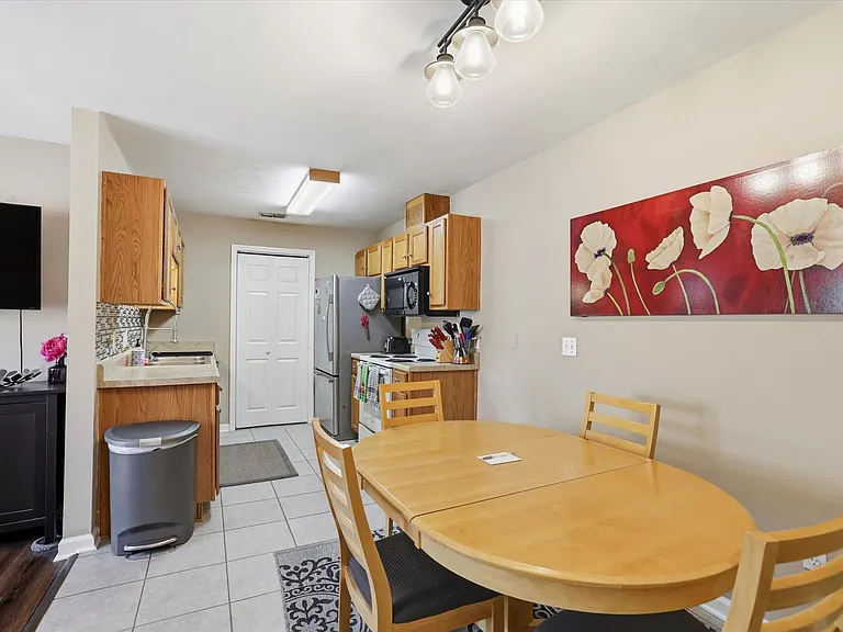 990 W Brevard St — Photo 38