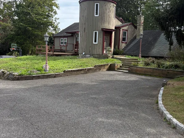 40 Maple Avenue North, Westport, CT 06880