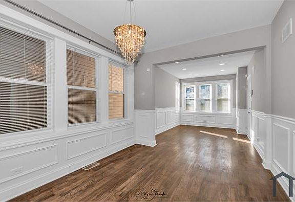5th image of 8449 S Brandon Ave Floor 1