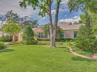 1725 Coventry Ln, Nichols Hills, OK 73120
