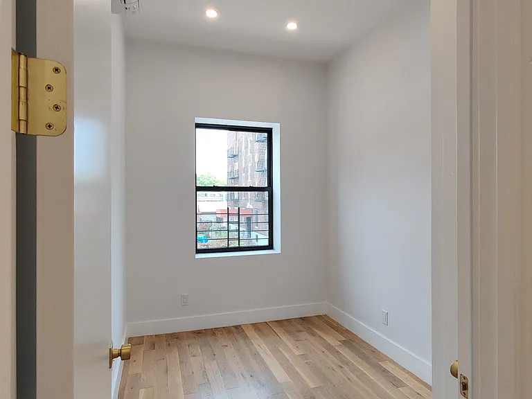 1242 Park Pl #2F — Photo 11