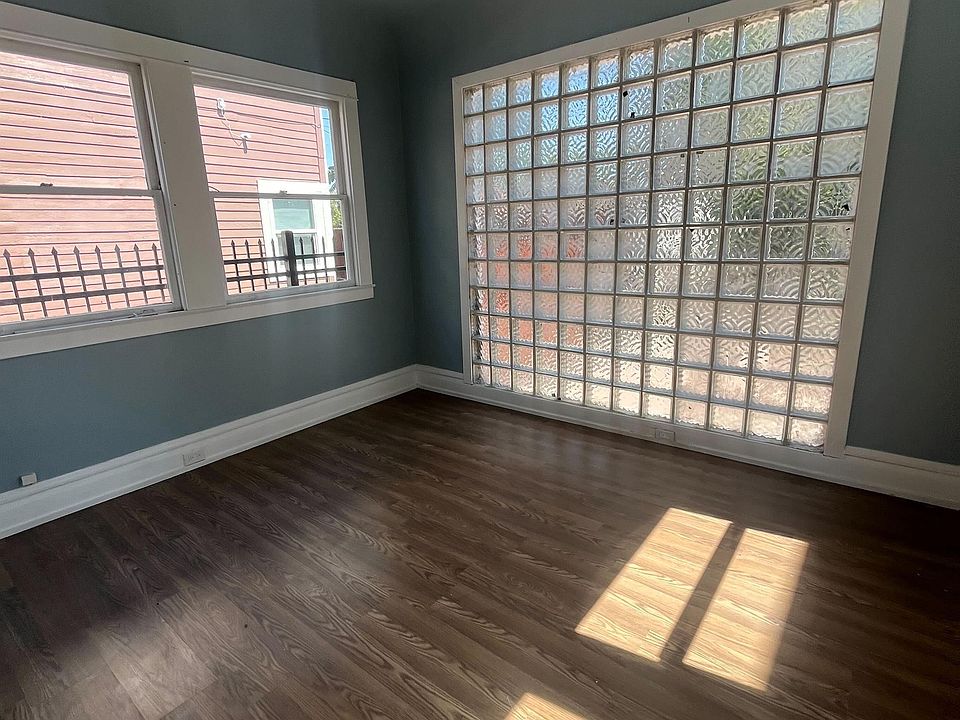 1st image of 310 E Oak St #314