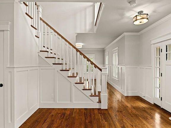 4th image of 384 Country Club Way