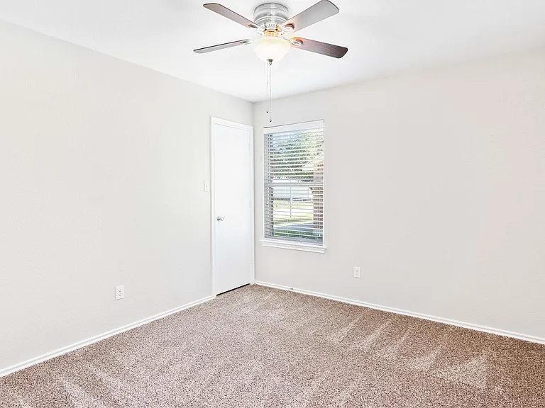 219 Almquist St — Photo 23