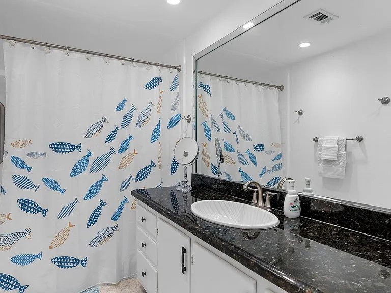 410 Venetian Dr — Photo 18