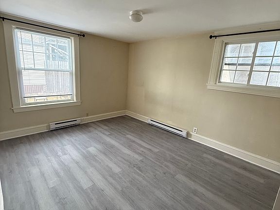 4th image of 159 N Washington St APT 1