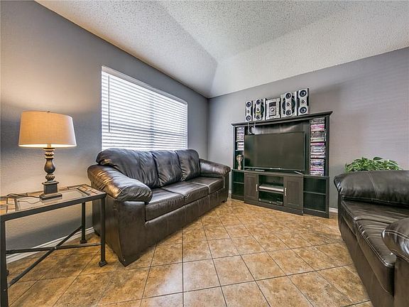 4th image of 120 Quail Run Dr