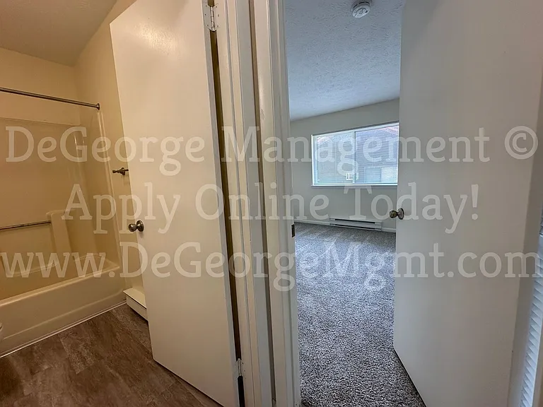 Parkway Apartments — Photo 38