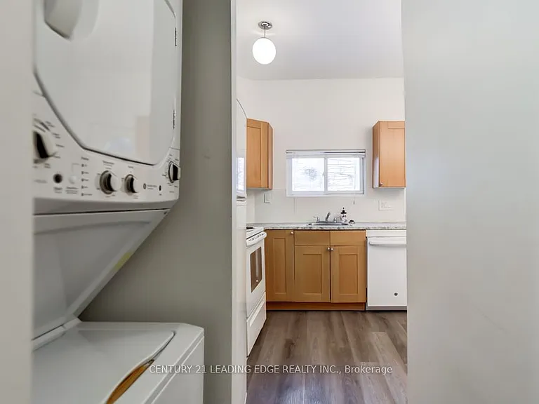104 Leslie St E #MAIN FL — Photo 7