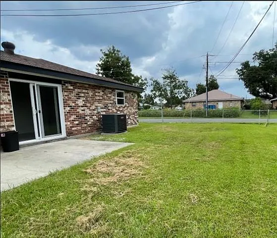 3 bed, 1.5 bath, 1134 sqft, $1,750 — Photo 3