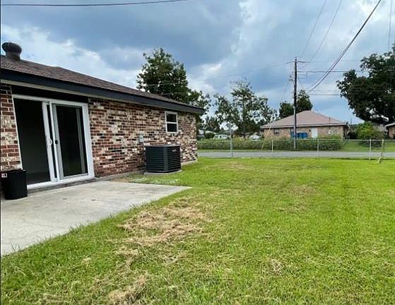 3rd image of 5117 Eighty Arpent Rd