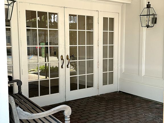 Entrance w/Intercom