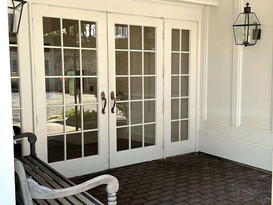 Entrance w/Intercom