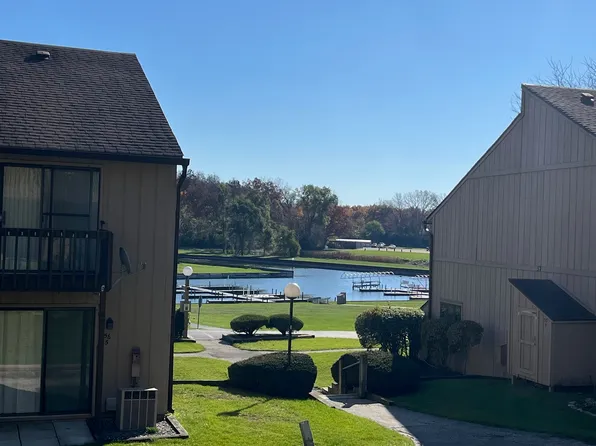 55 Vail Colony APT 2, Fox Lake, IL 60020