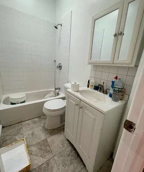 561 E 26th St #3F — Photo 2