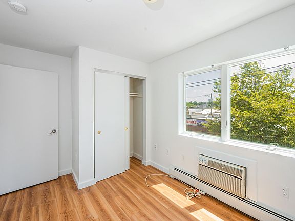 5th image of 1972 Richmond Ter APT 3