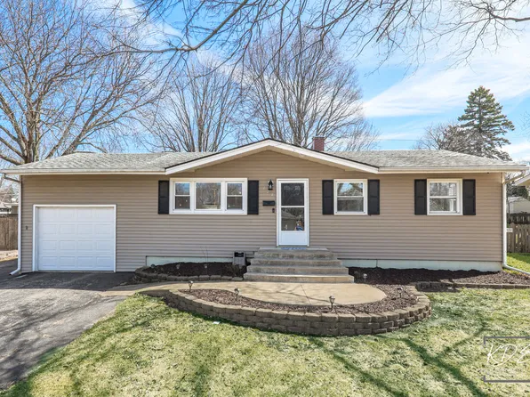 324 S 14th St, St Charles, IL 60174