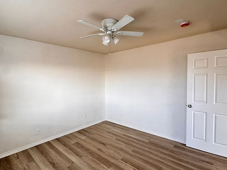 1060 McFarland Ave — Photo 18