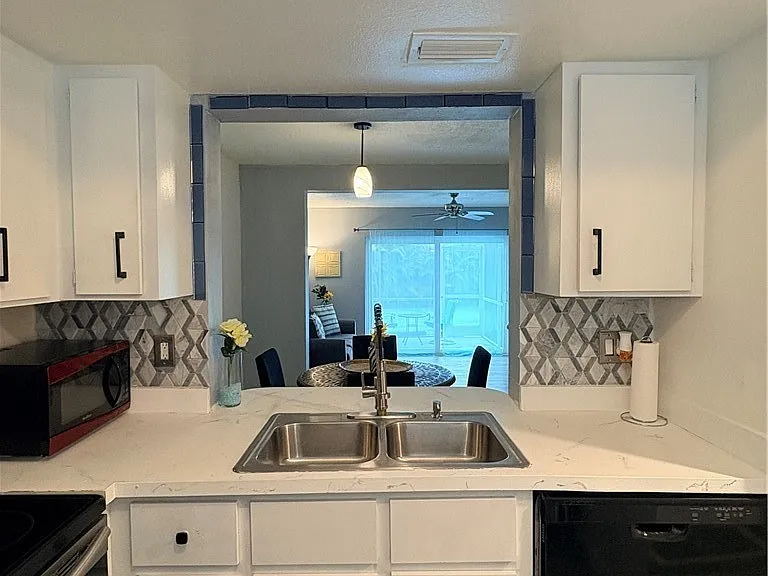 4520 SW 8th Pl #4 — Photo 9