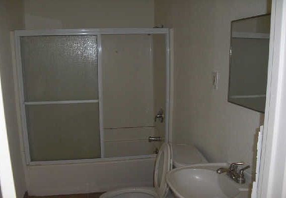 4th image of 1824 N Lake St