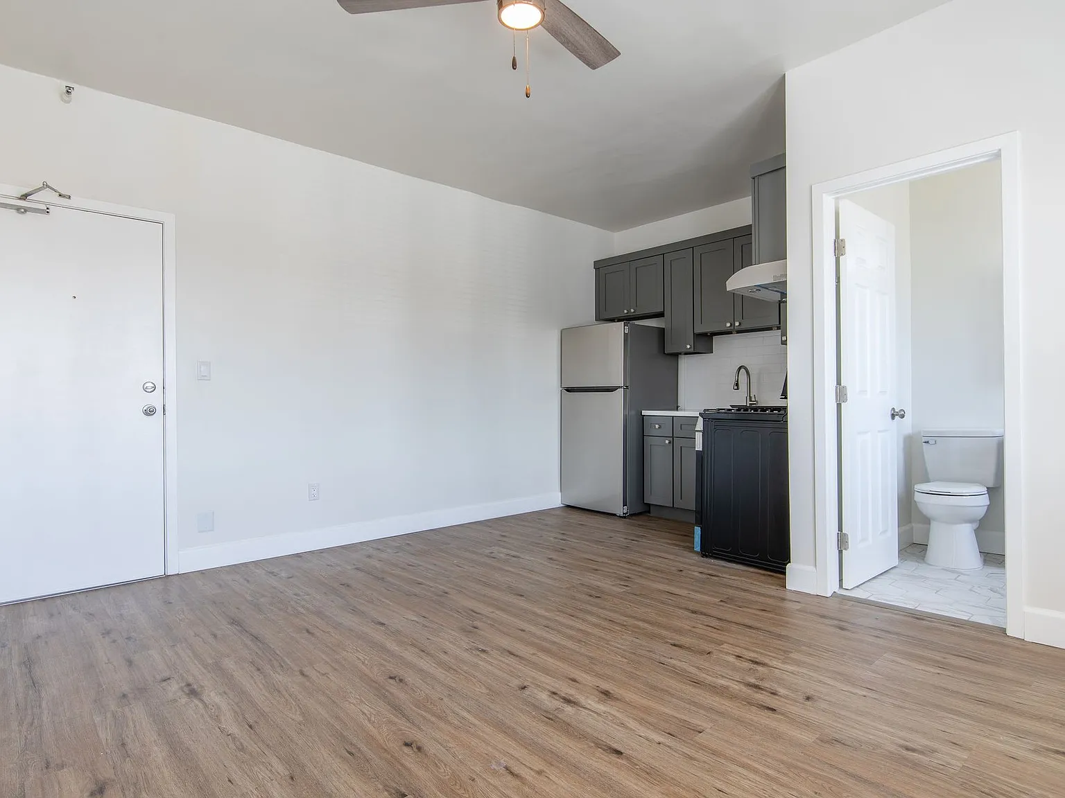 Mariposa II Apartments | Renovated Apartments with Exposed Brick in Koreatown — Photo 4