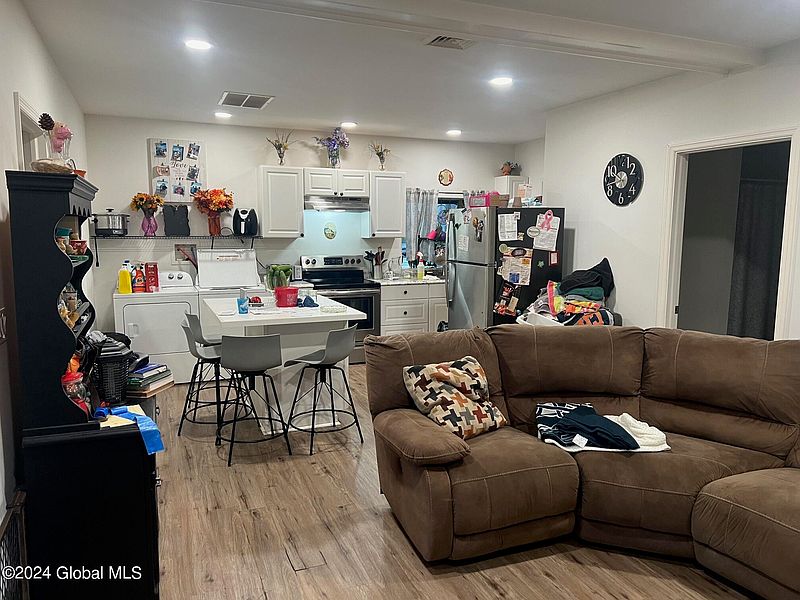 4th image of 278 3rd Avenue