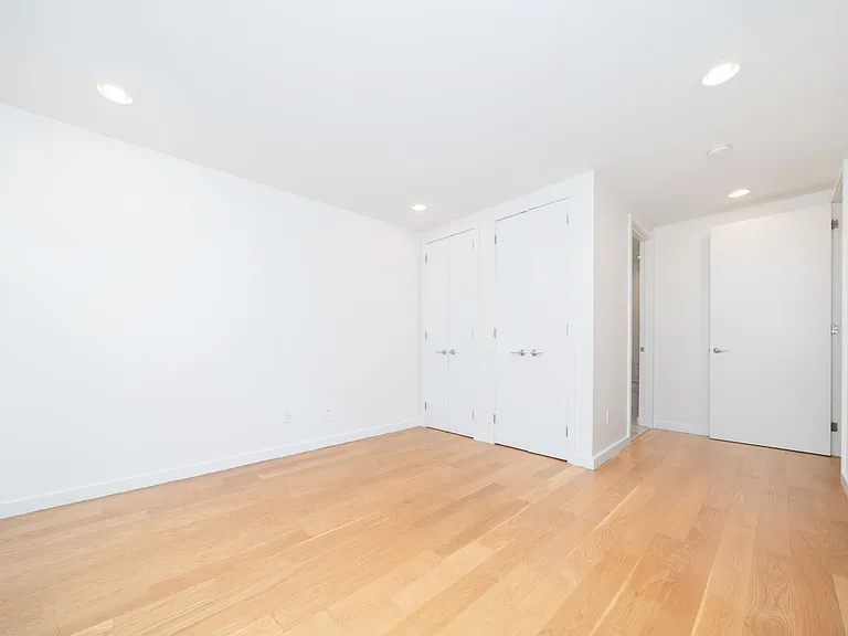 654 W 161st St #3H — Photo 8