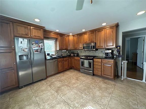 5th image of 15 Barlow Ave APT 2
