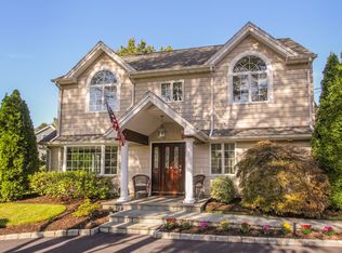 2 Maple Ct, Rye Brook, NY 10573