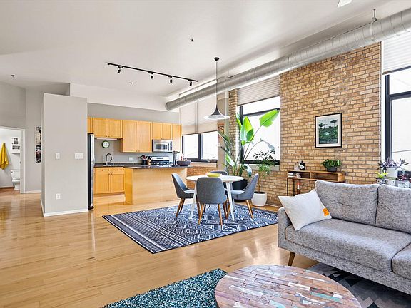 5th image of 1924 N Hubbard St APT 211
