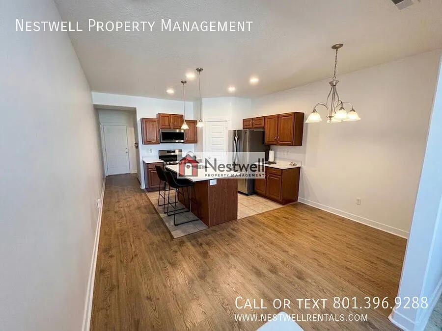 Lovely 2-bed townhome in West Valley City! — Photo 2