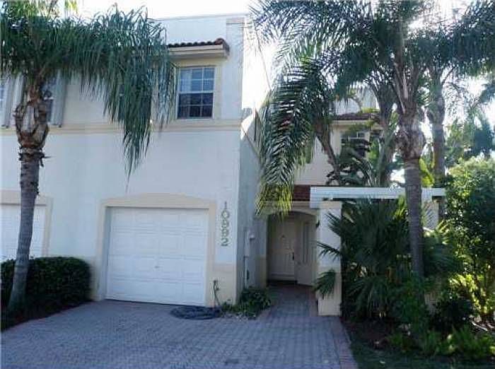1st image of 10992 NW 63rd St
