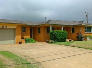 1909 W Modelle Ave, Clinton, OK 73601
