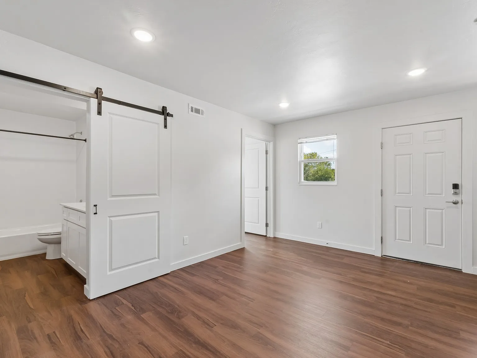 3 bed, 2656 sqft, $1,375 — Photo 2