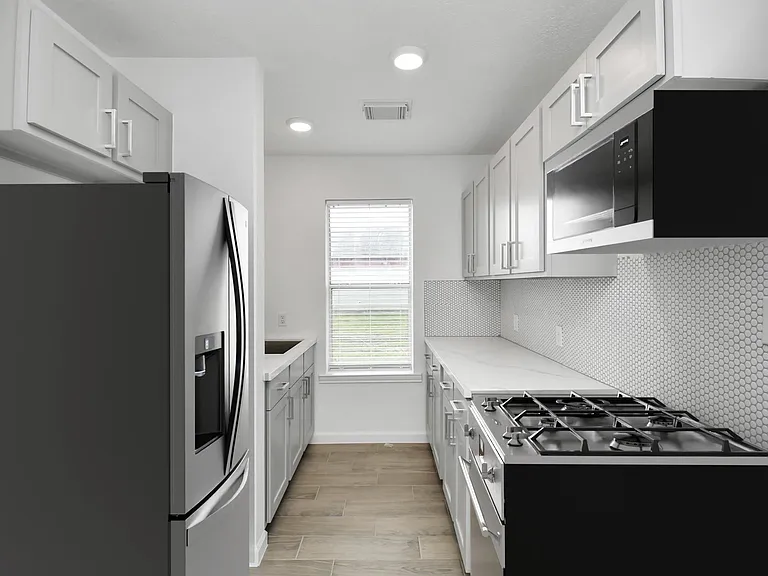 212 N 2nd St — Photo 6