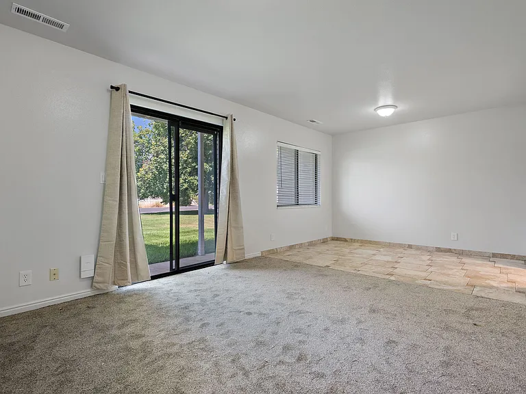 653 S Stubbs Ave — Photo 7
