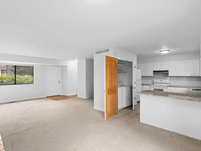 551 W Crestline Cir #9D2 — Photo 15