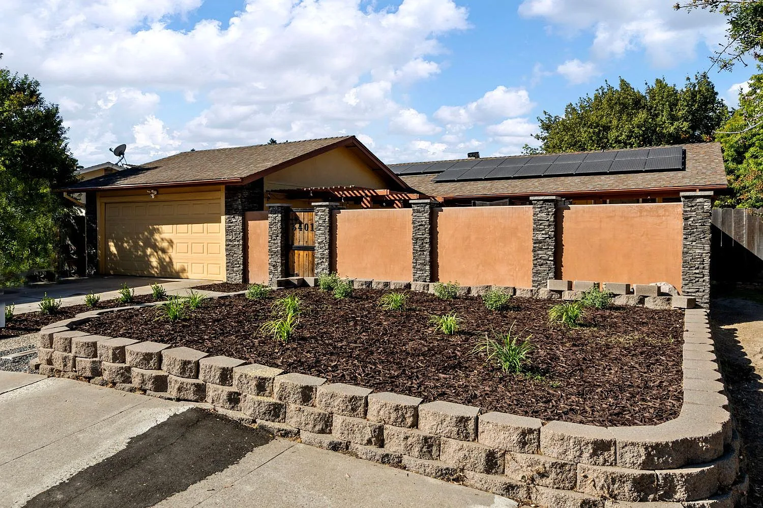 3401 Bridle Path Ln photo 1