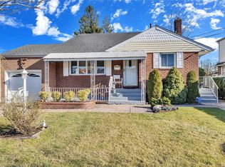 1662 Oswego St, East Meadow, NY 11554