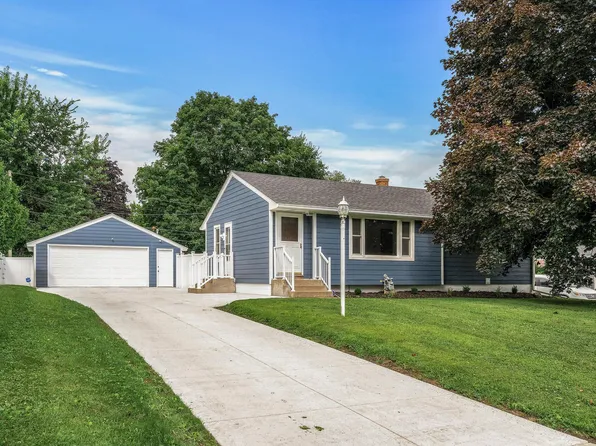 47 McClelland St N, Maplewood, MN 55119