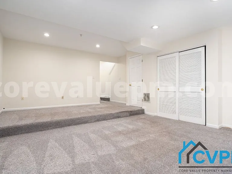 255 Seneca Ter — Photo 23