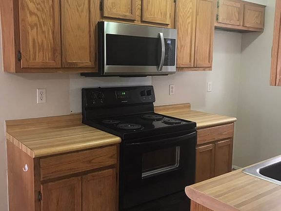4th image of 7631 Lexington Dr