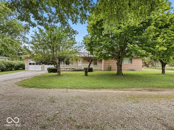 206 W Boggstown Rd, Shelbyville, IN 46176