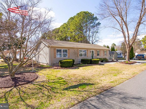 4th image of 74 White Pine Dr