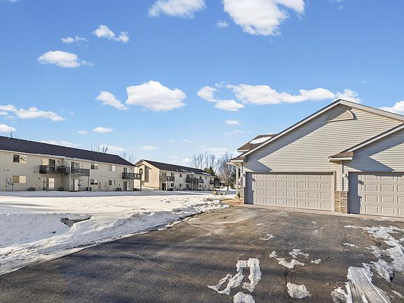 2nd image of 1059 Honeysuckle Ln