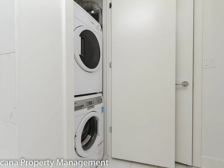 255 Bay St #1008 — Photo 19
