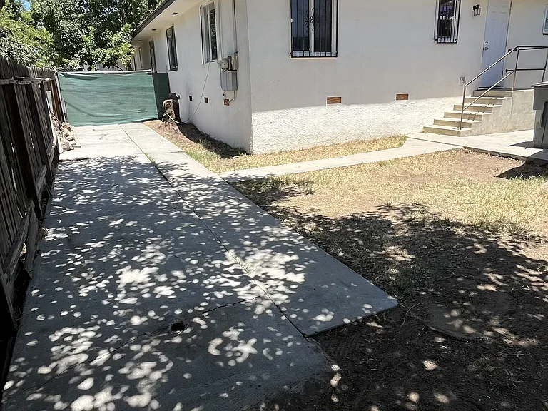 E Washington Ave — Photo 16